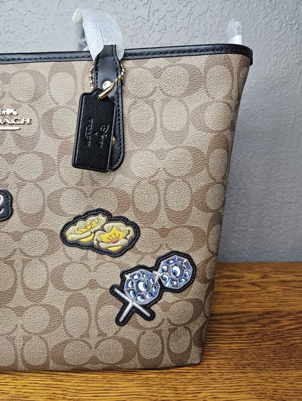 Coach x Disney Snow White City Tote - Picture 2 of 12